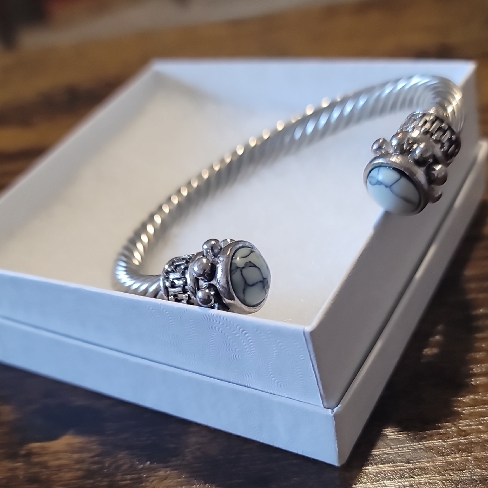 Chic Silver and White Beaded Bracelet